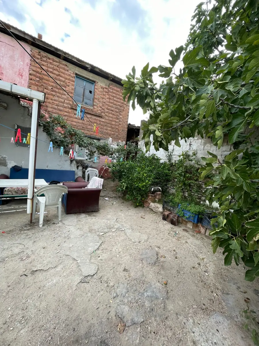 ACİL SATILIK KÖY EVİ  300 M² – İMARLI ARSA İÇİNDE - Fotoğraf 1